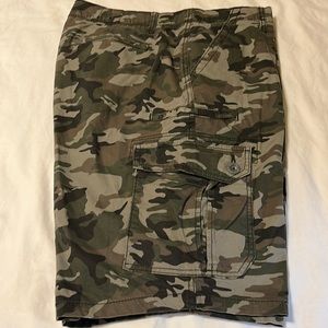 CAMOUFLAGE CARGO SHORTS for MEN! Green ‘ Black! 10” inseam! Comfy shorts! $20